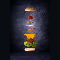 Produktfotografie fliegender Burger